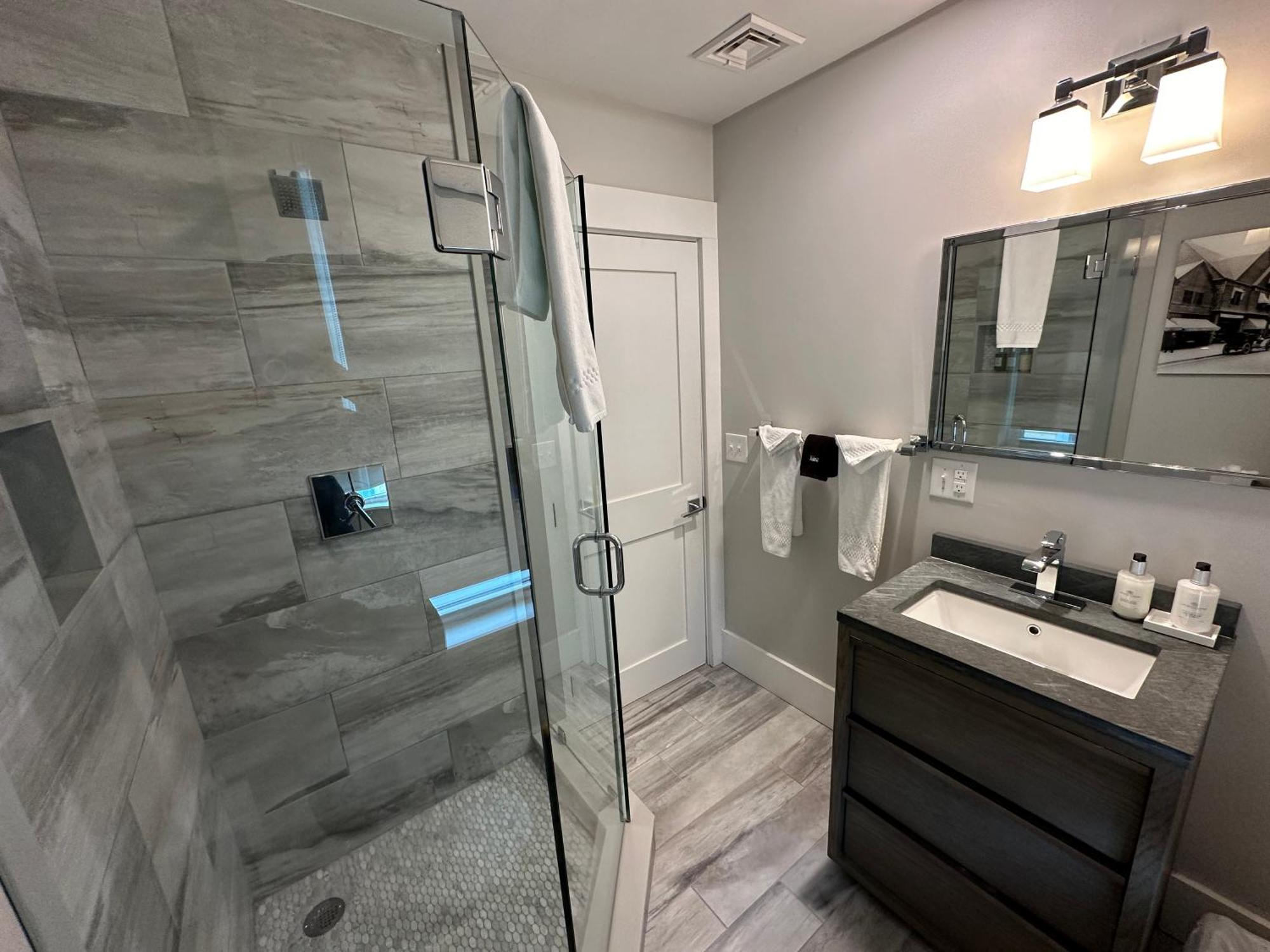 Entire Modern 7 Unit 7 Bath Boutique Inn Ньюпорт Екстер'єр фото