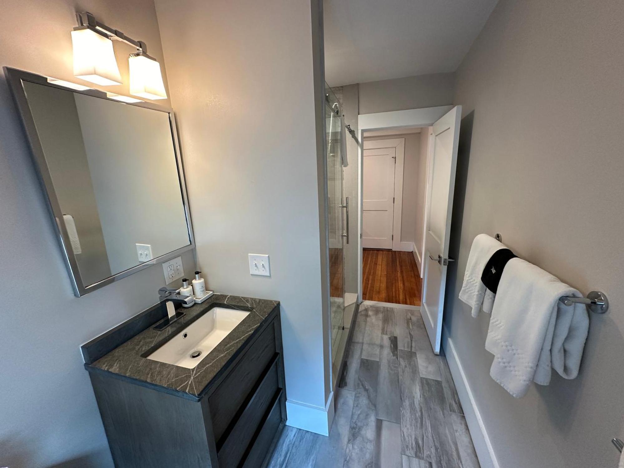 Entire Modern 7 Unit 7 Bath Boutique Inn Ньюпорт Екстер'єр фото